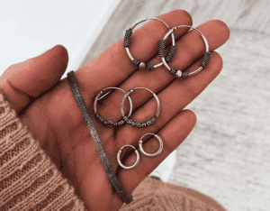 ¿Por qué las joyas de plata pueden oscurecerse y cómo evitarlo?