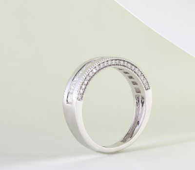 anillo de plata con sirconias
